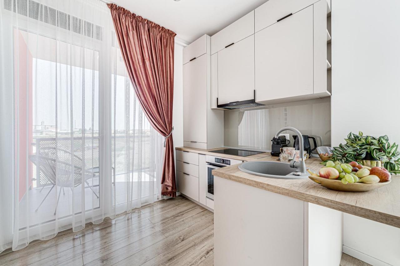 Elegant Apartment Near Afi & Atrium Mall Арад Екстер'єр фото