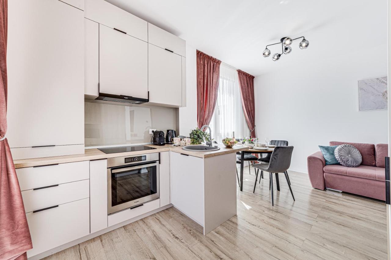 Elegant Apartment Near Afi & Atrium Mall Арад Екстер'єр фото